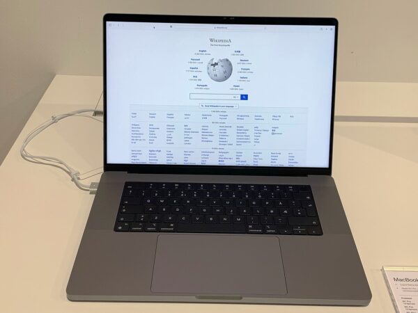 Touchscreen MacBook Pro: Best Smart Features Unveiled